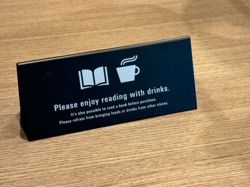コーヒーと読書が楽しめるのが蔦屋書店の良さの一つ