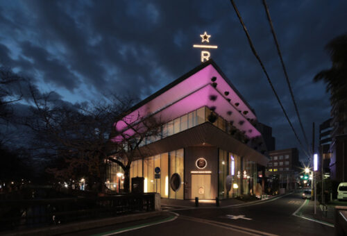 ロースタリー東京の夜桜ライトアップ